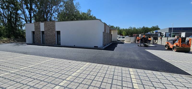 ECORASTER BLOX et MISE EN OEUVRE ENROBES A CHAUD