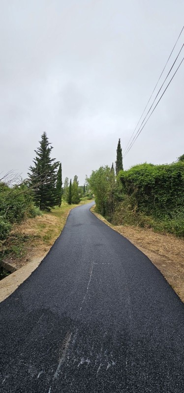 Réhabilitation des chemins ruraux sur la commune d’Alignan proche de Beziers / Montpelliérain en enrobés à chaud avec notre mini finisseur Vogele S800i