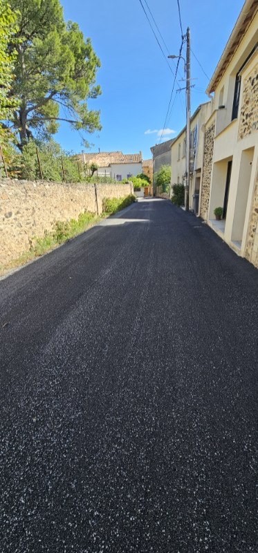 Réfection de chauSSEES en enrobés à chaud et Bicouche dans une commune proche de Beziers / Montpellier ! 