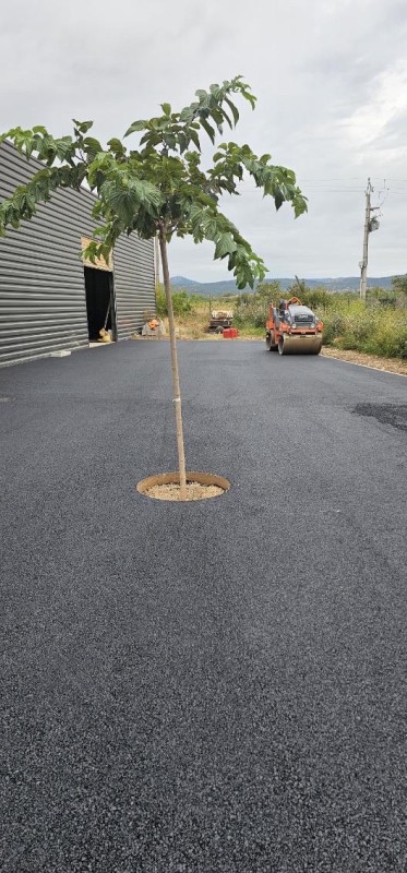 Réalisation d’un enrobés à chaud BB0/10 sur la commune d’Adissan proche de Beziers / Montpellier 