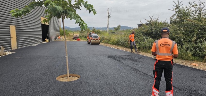 Réalisation d’un enrobés à chaud BB0/10 sur la commune d’Adissan proche de Beziers / Montpellier 