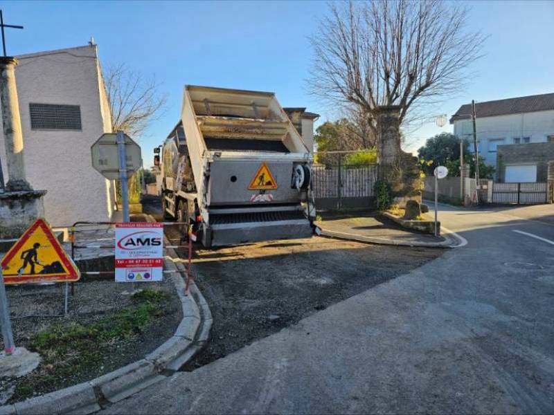 Rénovation d'un sol en enrobé à chaud dans une impasse à Alignan-du vent proche de Béziers