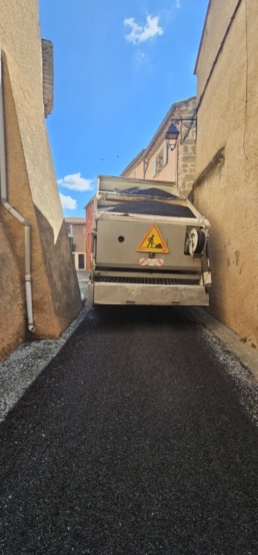 Réfections de chaussées  en enrobés à chaud et en Bicouche sur une. commune proche de Beziers / Montpellier !!!
