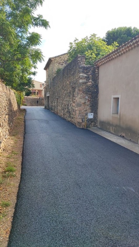 Réfections de chaussées  en enrobés à chaud et en Bicouche sur une. commune proche de Beziers / Montpellier !!!