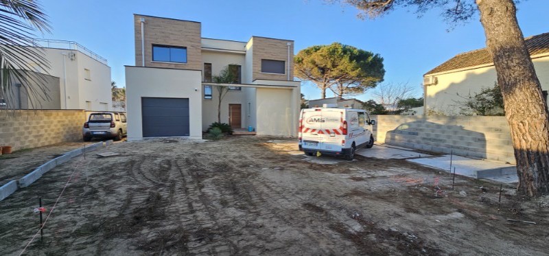 Réalisation et mise en œuvre d’enrobés à chaud sur la commune d’Agde proche de Montpellier Bezierschez un particulier !