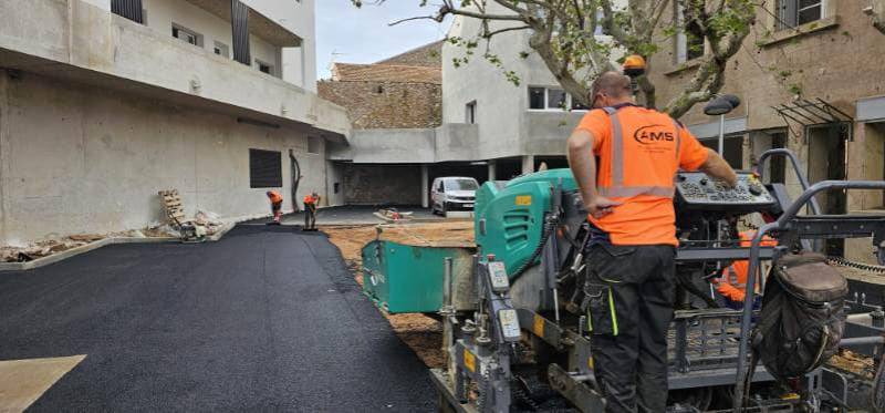 Nouveau chantier d'un enrobé à chaud à Clermont l'Hérault