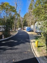 Notre zone d'activité pour ce service Création d'allée de garage avec pose de bordures et revêtement de couleur beige à